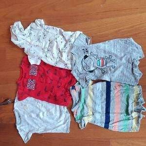 Bundle of 5 short rompers size 3 to 6